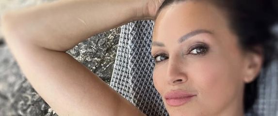 Nina Badrić uživa na Hvaru