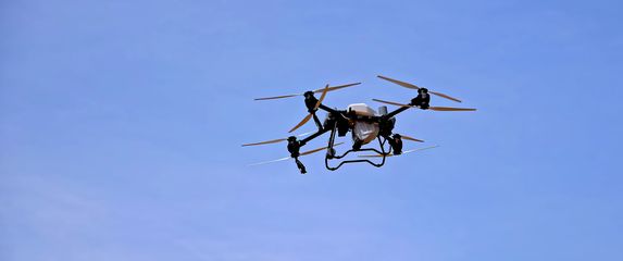 Dron, ilustracija