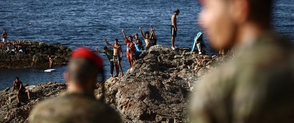 Ulazak migranata u Ceutu