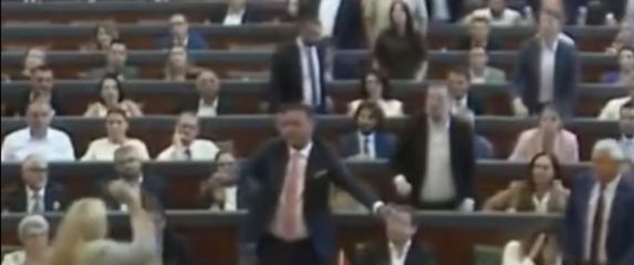 Incident u Skupštini Kosova