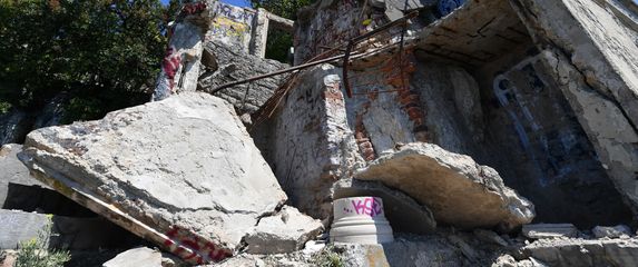 Urušeni balkon na Pećinama - 4
