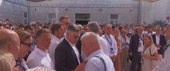 Politika u Sinju - 1