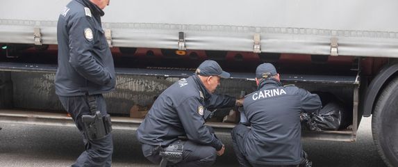 Carina na graničnom prijelazu