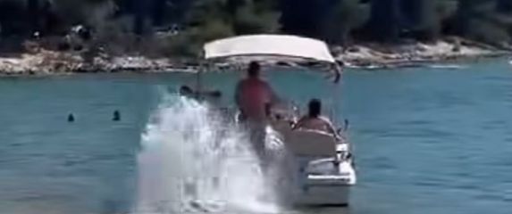Brodica u plićaku