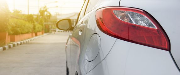 Kako se piše: stop svjetlo ili stop-svjetlo