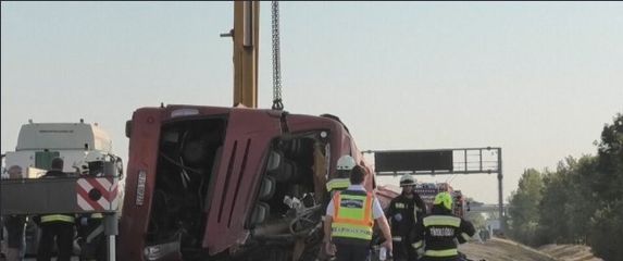 Autobus sletio s autoceste u Mađarskoj
