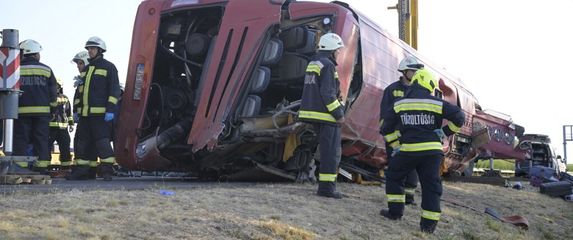 Autobus sletio s autoceste u Mađarskoj - 4
