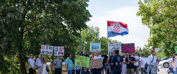 Prosvjednici u Gospiću - 4