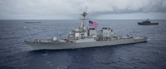 Američki razarač USS Benfold