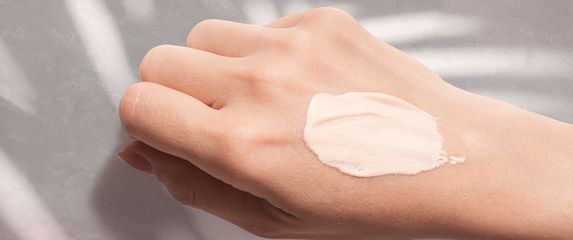 BB kreme spajaju karakteristike njege kože i make-upa