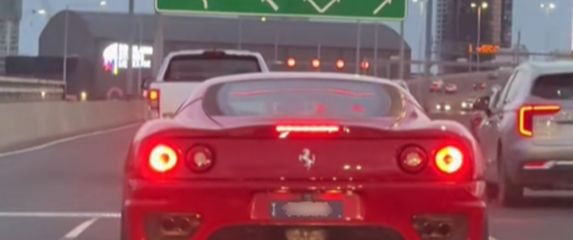 Neobično uređen Ferrari Spider 360