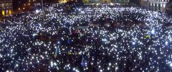 Zadivljujuća slika protesta na ulicama Kijeva snimljena droneom