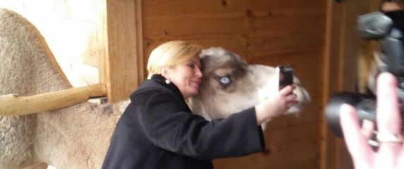 Predsjednica i deva (Foto: Dnevnik.hr)