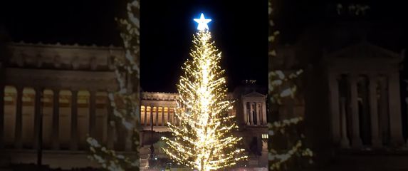 Rimsko božićno drvce dobilo je nadimak Šugavko (FOTO: Screenshot)