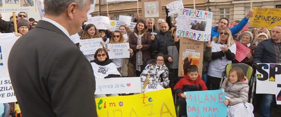 Ministar Kujundžić s prosvjednicima (Foto: Vijesti u 14h)