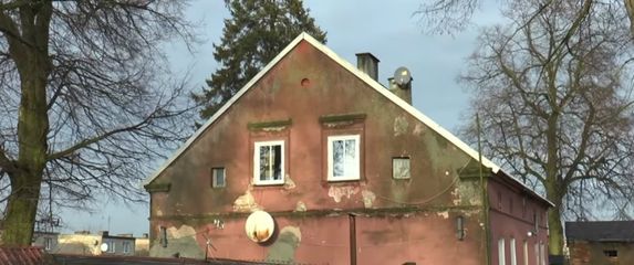 U ovoj je kući, tako barem kaže priča, sovjetska vojska pobila jednu njemačku obitelj (FOTO: YouTube/Screenshot)