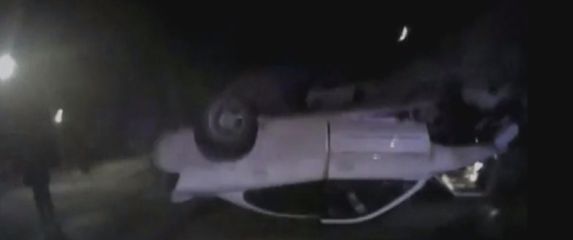 Spašavanje tinejdžera iz gorućeg automobila (Screenshot APTN)
