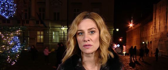 Ivana Brkić Tomljenović razgovara s parom o novom donesenom zakonu (Foto: Dnevnik.hr)
