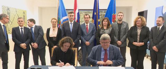 Potpisan ugovor koji će Rijeci pomoći u pripremama za 2020., kada će postati europska prijestolnica kulture (Foto: Dnevnik.hr)