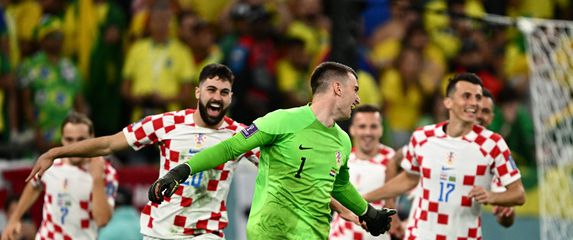 Slavlje hrvatskih nogometaša nakon pobjede nad Brazilom