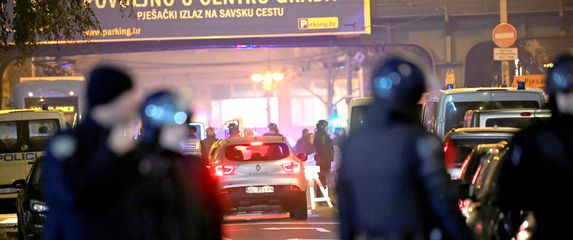 Navijači se u Zagrebu sukobili s policijom - 5