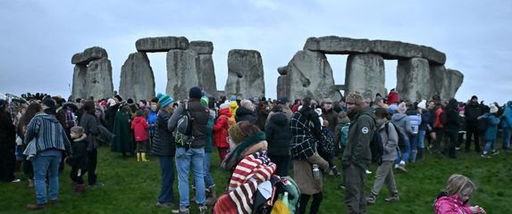 Proslava zimskog solisticija kod Stonehengea