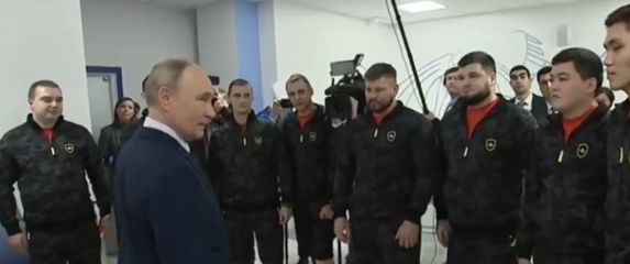 Vladimir Putin s ruskim vojnicima