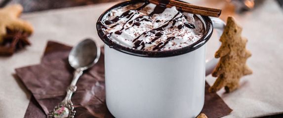 Topla čokolada s okusom medenjaka