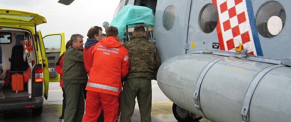 Vojnim helikopterom iz Dubrovnika u Split prevezena beba stara četiri dana