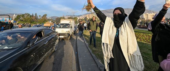 Sirijski pobunjenici uspostavili kontrolu nad Damaskom i Homsom - 1