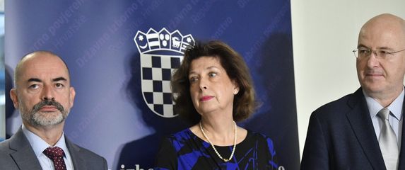 Branka Lozo predala DIP-u potpise za predsjedničku kandidaturu - 10