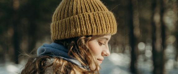 Zamišljena djevojka