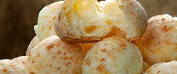 Brazilci obožavaju jesti peciva pão de queijo
