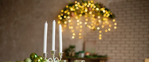 Svijećnjaci kao dio blagdanske dekoracije