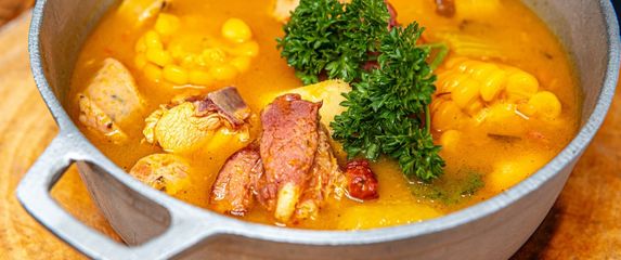 Sancocho se radi s nekoliko vrsta mesa