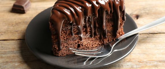 Čokoladni biskvit s čokoladnim ganachom