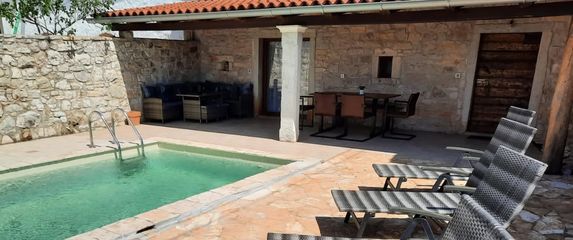 Šarmantna kamena kuća koja spaja tradiciju i suvremeni komfor