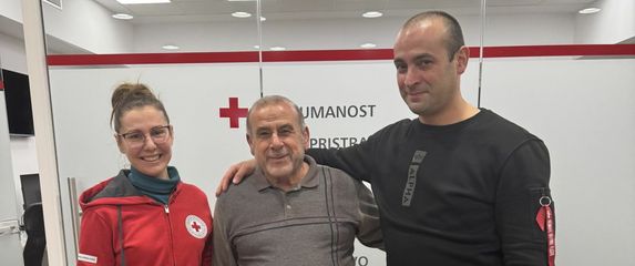 Otac i sin ujedinjeni nakon gotovo četiri desetljeća