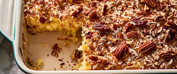 Kolač s tostiranim kokosom i pekan orasima