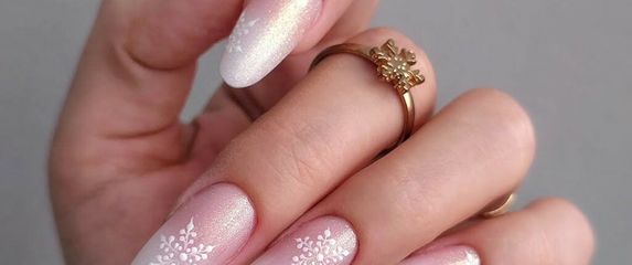 Manikura s pahuljicama