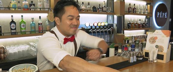 Jetlee Lasola, Filipini