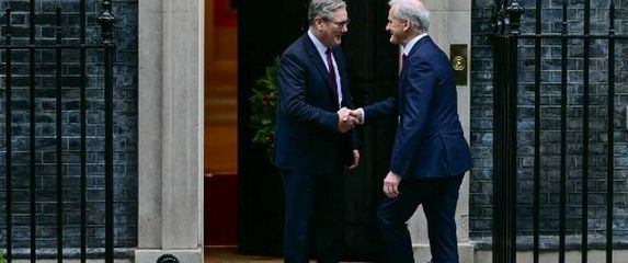 Keir Starmer i Jonas Store