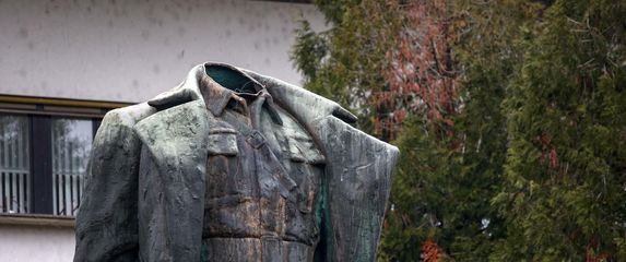 Ukradena glava s kipa Josipa Broza Tita