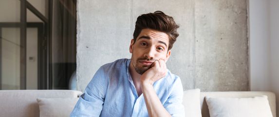 Muškarac se dosađuje