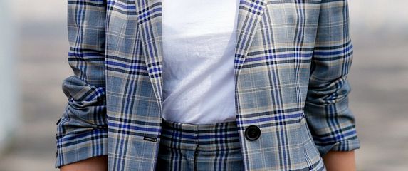 Bijela majica kratkih rukava pravi je klasik ženskog ormara