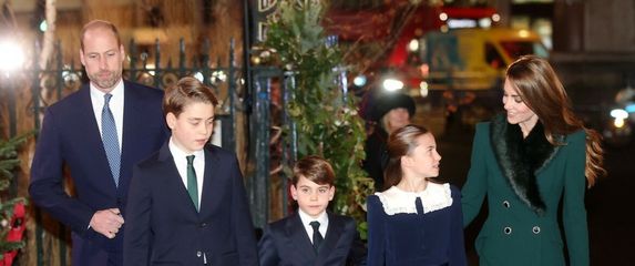 Kraljevska obitelj na božićnoj misi - 2