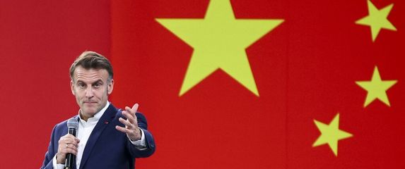 Emmanuel Macron u Kini