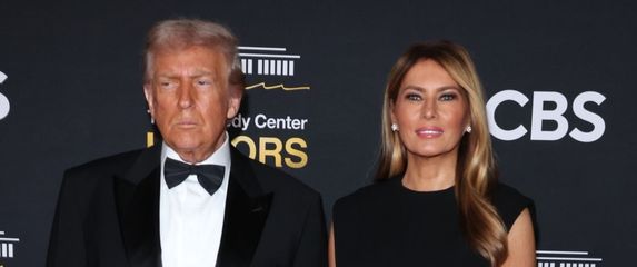 Izdanje Melanije Trump u crnoj haljini