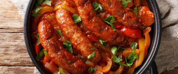 Pikantno varivo s kobasicama