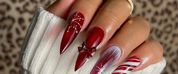 Crvena blagdanska manikura